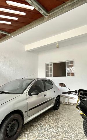 Casa à venda com 100m², 2 quartos e 2 vagas Casa à venda com 100m², 2 quartos e 2 vagasGaragem