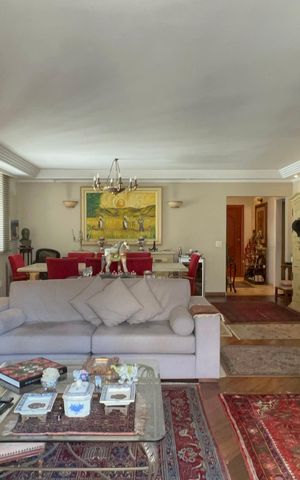 Apartamento à venda com 222m², 3 quartos e 2 vagas Apartamento à venda com 222m², 3 quartos e 2 vagasSala de TV