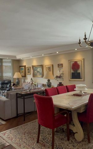 Apartamento à venda com 222m², 3 quartos e 2 vagas Apartamento à venda com 222m², 3 quartos e 2 vagasSala de Jantar
