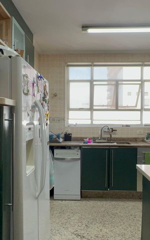 Apartamento à venda com 222m², 3 quartos e 2 vagas Apartamento à venda com 222m², 3 quartos e 2 vagasCozinha