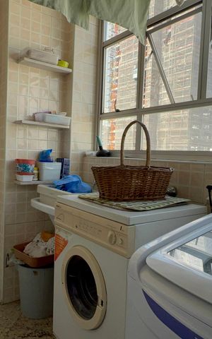 Apartamento à venda com 222m², 3 quartos e 2 vagas Apartamento à venda com 222m², 3 quartos e 2 vagasÁrea de Serviço