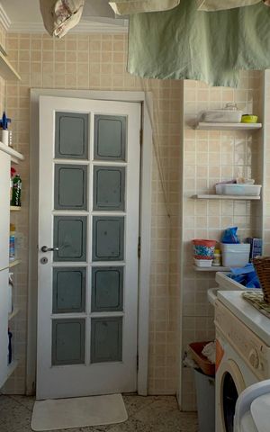 Apartamento à venda com 222m², 3 quartos e 2 vagas Apartamento à venda com 222m², 3 quartos e 2 vagasCozinha