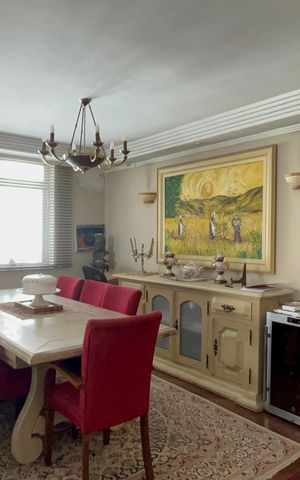 Apartamento à venda com 222m², 3 quartos e 2 vagas Apartamento à venda com 222m², 3 quartos e 2 vagasSala de Jantar