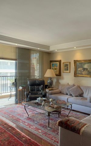 Apartamento à venda com 222m², 3 quartos e 2 vagas Apartamento à venda com 222m², 3 quartos e 2 vagasSala de TV