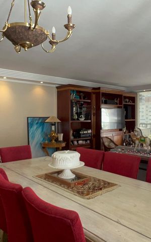 Apartamento à venda com 222m², 3 quartos e 2 vagas Apartamento à venda com 222m², 3 quartos e 2 vagasSala de Jantar