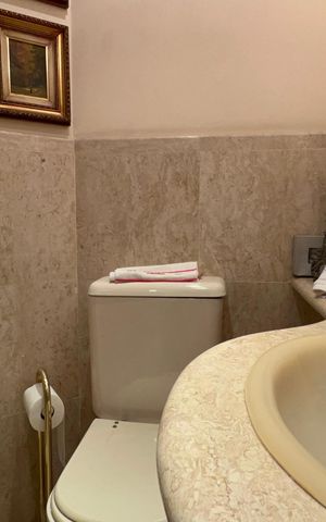 Apartamento à venda com 222m², 3 quartos e 2 vagas Apartamento à venda com 222m², 3 quartos e 2 vagasLavabo