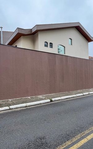 Casa à venda com 600m², 4 quartos e 3 vagas Casa à venda com 600m², 4 quartos e 3 vagasFachada
