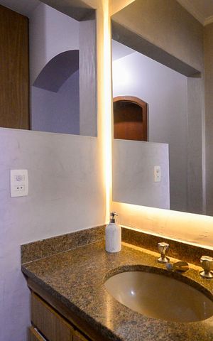 Casa à venda com 600m², 4 quartos e 3 vagas Casa à venda com 600m², 4 quartos e 3 vagasBanheiro Social