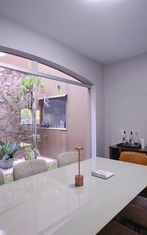 Casa à venda com 600m², 4 quartos e 3 vagas Casa à venda com 600m², 4 quartos e 3 vagasSala de Jantar