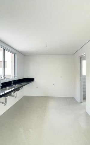 Apartamento à venda com 315m², 4 quartos e 4 vagasCozinha