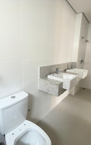 Apartamento à venda com 315m², 4 quartos e 4 vagasBanheiro suíte Master