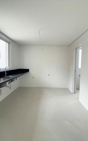 Apartamento à venda com 156m², 4 quartos e 4 vagasCozinha