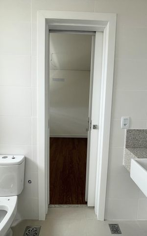 Apartamento à venda com 156m², 4 quartos e 4 vagasBanheiro Semi-Suíte 1 e 2 