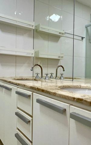 Apartamento à venda com 84m², 3 quartos e 2 vagas Apartamento à venda com 84m², 3 quartos e 2 vagasBanheiro da Suíte