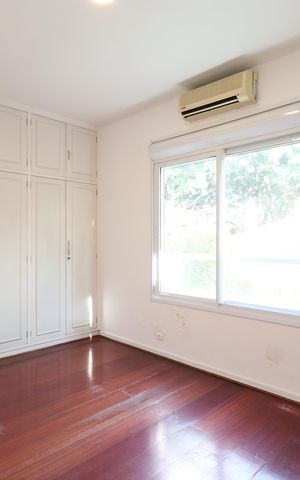 Casa à venda com 392m², 6 quartos e 5 vagasQuarto 5