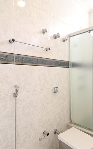 Casa à venda com 392m², 6 quartos e 5 vagasBanheiro Social 