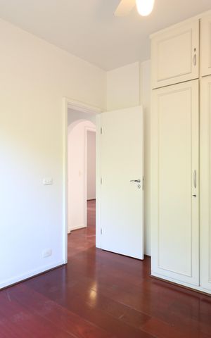 Casa à venda com 392m², 6 quartos e 5 vagasQuarto 4
