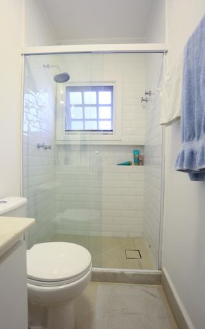 Casa de condomínio à venda com 400m², 4 quartos e 3 vagas Casa de condomínio à venda com 400m², 4 quartos e 3 vagasBanheiro da Suíte 1