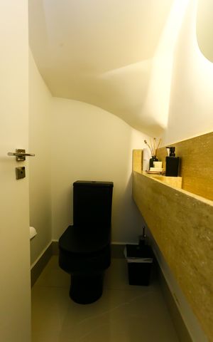 Casa de condomínio à venda com 400m², 4 quartos e 3 vagas Casa de condomínio à venda com 400m², 4 quartos e 3 vagasLavabo