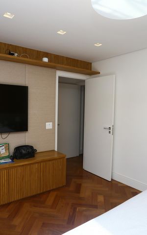 Casa de condomínio à venda com 400m², 4 quartos e 3 vagas Casa de condomínio à venda com 400m², 4 quartos e 3 vagasSuíte 3