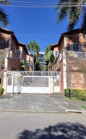 Casa de condomínio à venda com 400m², 4 quartos e 3 vagas Casa de condomínio à venda com 400m², 4 quartos e 3 vagasFachada