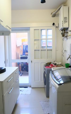 Casa de condomínio à venda com 400m², 4 quartos e 3 vagas Casa de condomínio à venda com 400m², 4 quartos e 3 vagasÁrea de Serviço