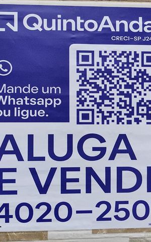 Casa à venda com 150m², 3 quartos e 2 vagas Casa à venda com 150m², 3 quartos e 2 vagasFachada
