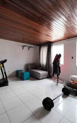Casa à venda com 150m², 3 quartos e 2 vagasSuíte 2