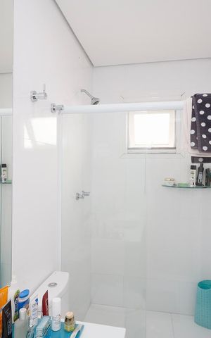 Casa de condomínio à venda com 450m², 4 quartos e 6 vagas Casa de condomínio à venda com 450m², 4 quartos e 6 vagasBanheiro da Suíte 3