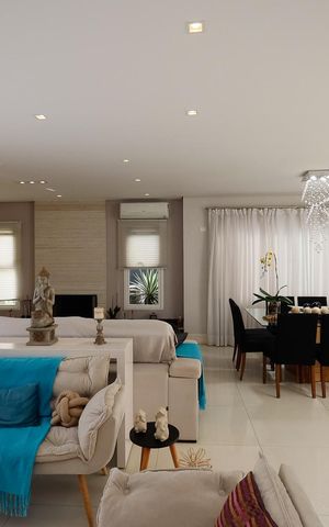 Casa de condomínio à venda com 450m², 4 quartos e 6 vagas Casa de condomínio à venda com 450m², 4 quartos e 6 vagasSala