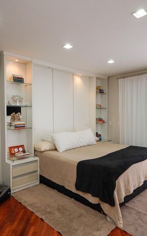 Casa de condomínio à venda com 450m², 4 quartos e 6 vagas Casa de condomínio à venda com 450m², 4 quartos e 6 vagasSuíte 1