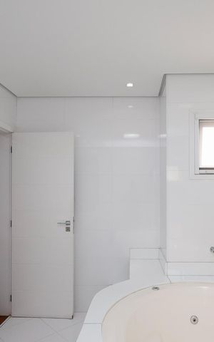 Casa de condomínio à venda com 450m², 4 quartos e 6 vagas Casa de condomínio à venda com 450m², 4 quartos e 6 vagasBanheiro da Suíte 1