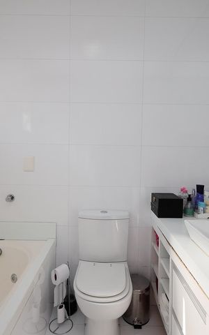 Casa de condomínio à venda com 450m², 4 quartos e 6 vagas Casa de condomínio à venda com 450m², 4 quartos e 6 vagasBanheiro da Suíte 2