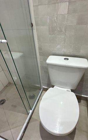 Apartamento à venda com 107m², 2 quartos e 2 vagas Apartamento à venda com 107m², 2 quartos e 2 vagasBanheiro da Suíte 1