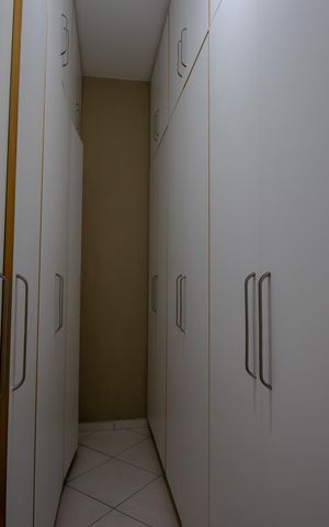 Casa à venda com 200m², 3 quartos e 3 vagas Casa à venda com 200m², 3 quartos e 3 vagasCloset da suíte 1