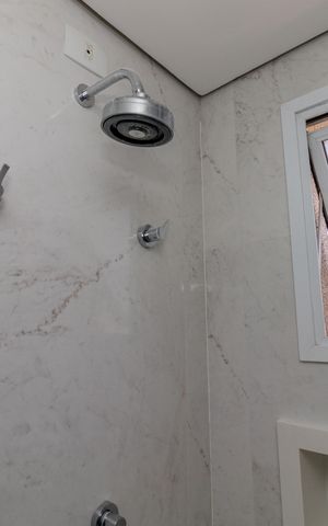 Apartamento à venda com 100m², 2 quartos e 2 vagas Apartamento à venda com 100m², 2 quartos e 2 vagasBanheiro da Suite 2