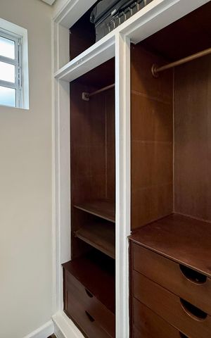 Casa para alugar com 280m², 3 quartos e 3 vagas Casa para alugar com 280m², 3 quartos e 3 vagasCloset Suíte 2