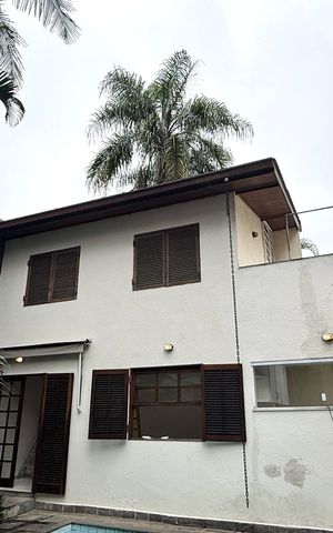 Casa para alugar com 280m², 3 quartos e 3 vagas Casa para alugar com 280m², 3 quartos e 3 vagasEdícula