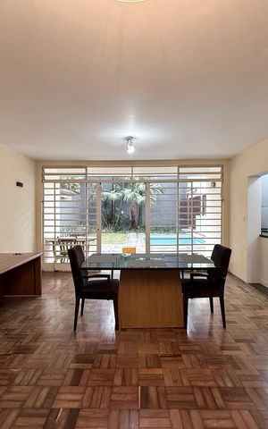 Casa para alugar com 280m², 3 quartos e 3 vagas Casa para alugar com 280m², 3 quartos e 3 vagasSala
