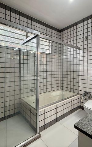 Casa para alugar com 280m², 3 quartos e 3 vagas Casa para alugar com 280m², 3 quartos e 3 vagasBanheiro Suíte 1