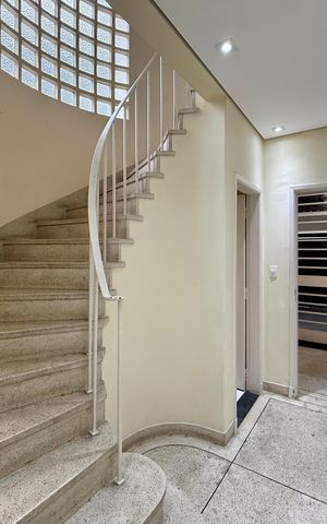 Casa para alugar com 280m², 3 quartos e 3 vagas Casa para alugar com 280m², 3 quartos e 3 vagasCorredor Escadas