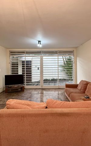 Casa para alugar com 280m², 3 quartos e 3 vagas Casa para alugar com 280m², 3 quartos e 3 vagasSala