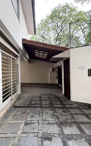 Casa para alugar com 280m², 3 quartos e 3 vagas Casa para alugar com 280m², 3 quartos e 3 vagasVaranda