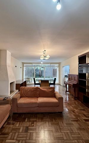 Casa para alugar com 280m², 3 quartos e 3 vagas Casa para alugar com 280m², 3 quartos e 3 vagasSala