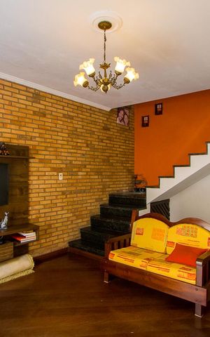 Casa à venda com 157m², 3 quartos e 3 vagas Casa à venda com 157m², 3 quartos e 3 vagasSala