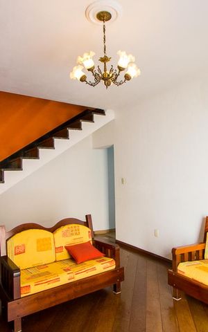 Casa à venda com 157m², 3 quartos e 3 vagas Casa à venda com 157m², 3 quartos e 3 vagasSala