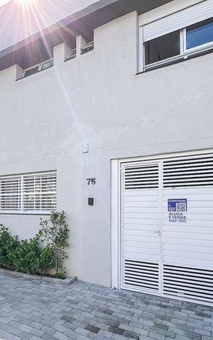 Casa à venda com 186m², 3 quartos e 2 vagasFachada