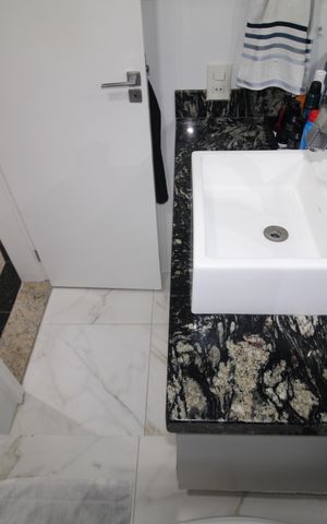 Apartamento à venda com 216m², 4 quartos e 3 vagasBanheiro social