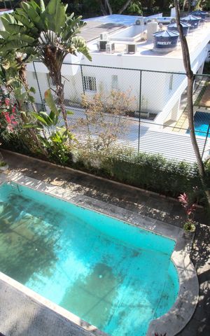 Casa à venda com 461m², 4 quartos e 2 vagas Casa à venda com 461m², 4 quartos e 2 vagasSuíte 2
