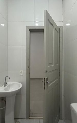 Casa à venda com 273m², 5 quartos e 4 vagas Casa à venda com 273m², 5 quartos e 4 vagasCasa 2 - Banheiro social
